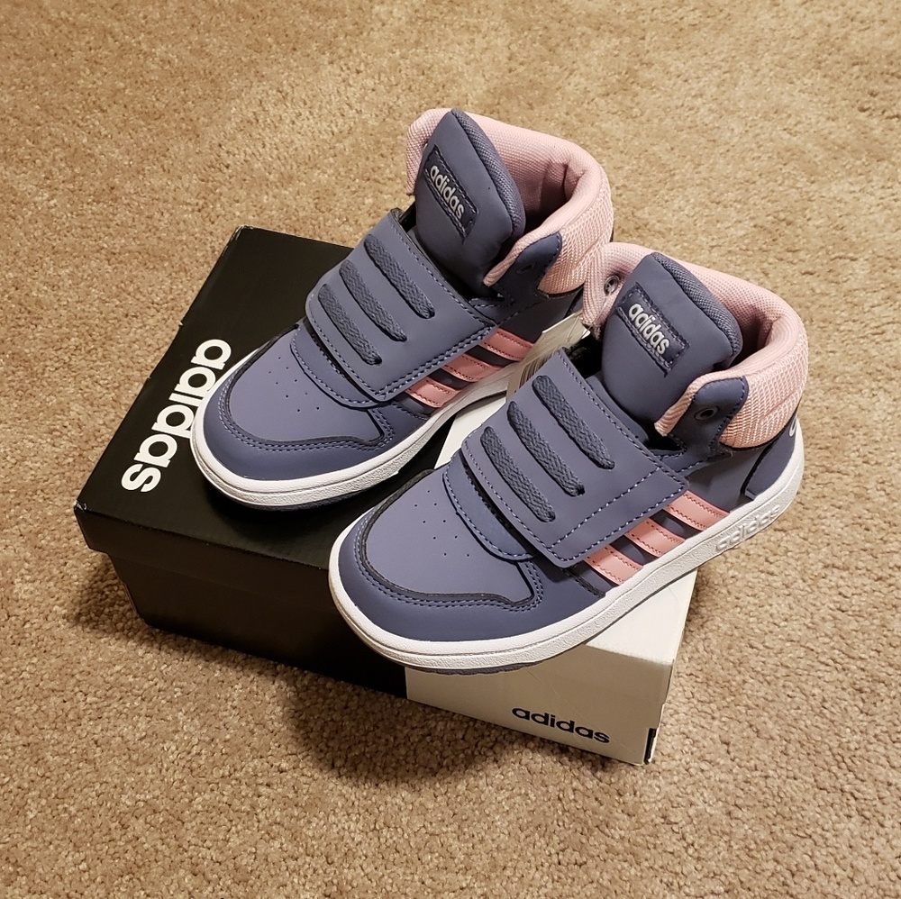 New Adidas girls size 10 basketball shoe